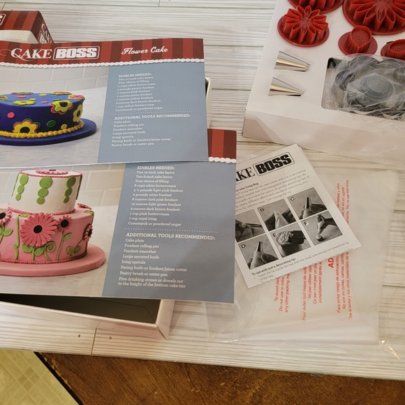 Cake Boss Buddy Valastro 25 piece Flower Cake Decorating Kit 2013 New In Box - Picture 6 of 7